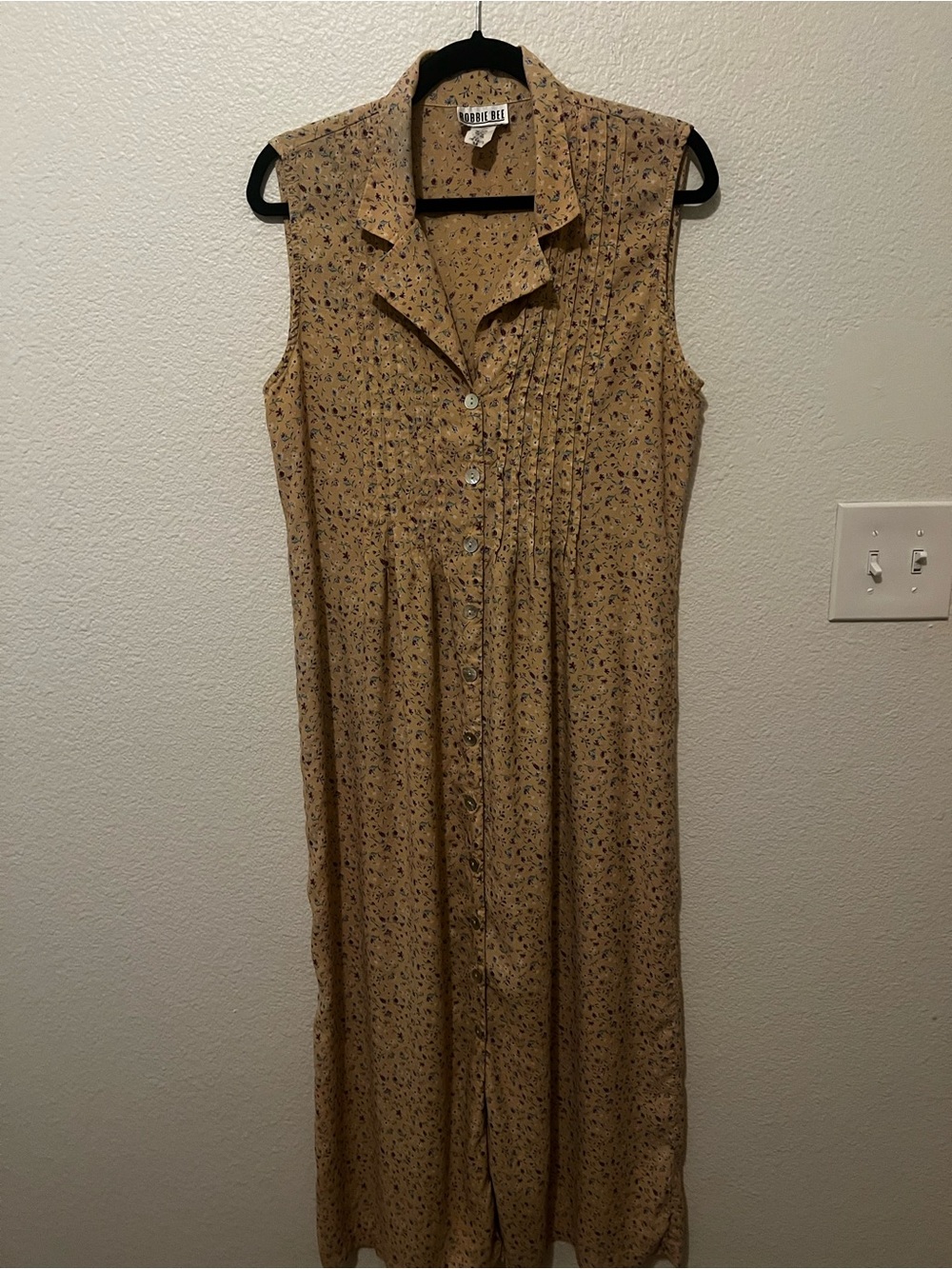 Robbie Bee Sleeveless Button-Front Maxi Dress in yellow Floral